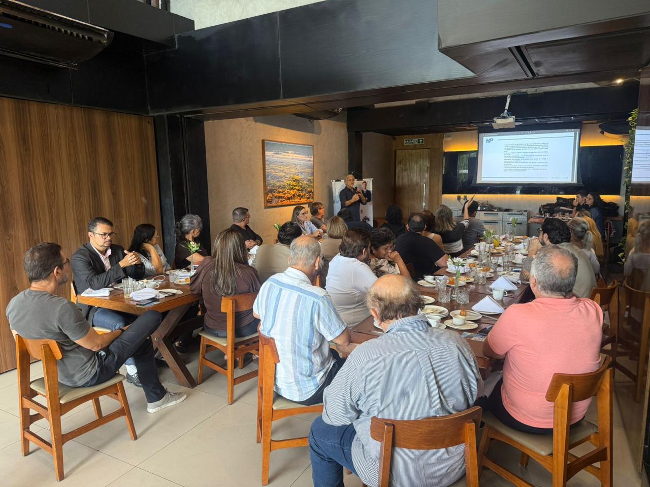 Líderes do mercado condominial reunidos em encontro da Rede