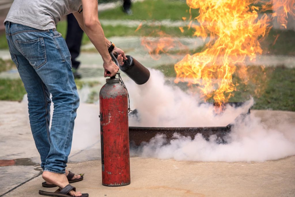 Criação de brigada de incêndio em condomínios.